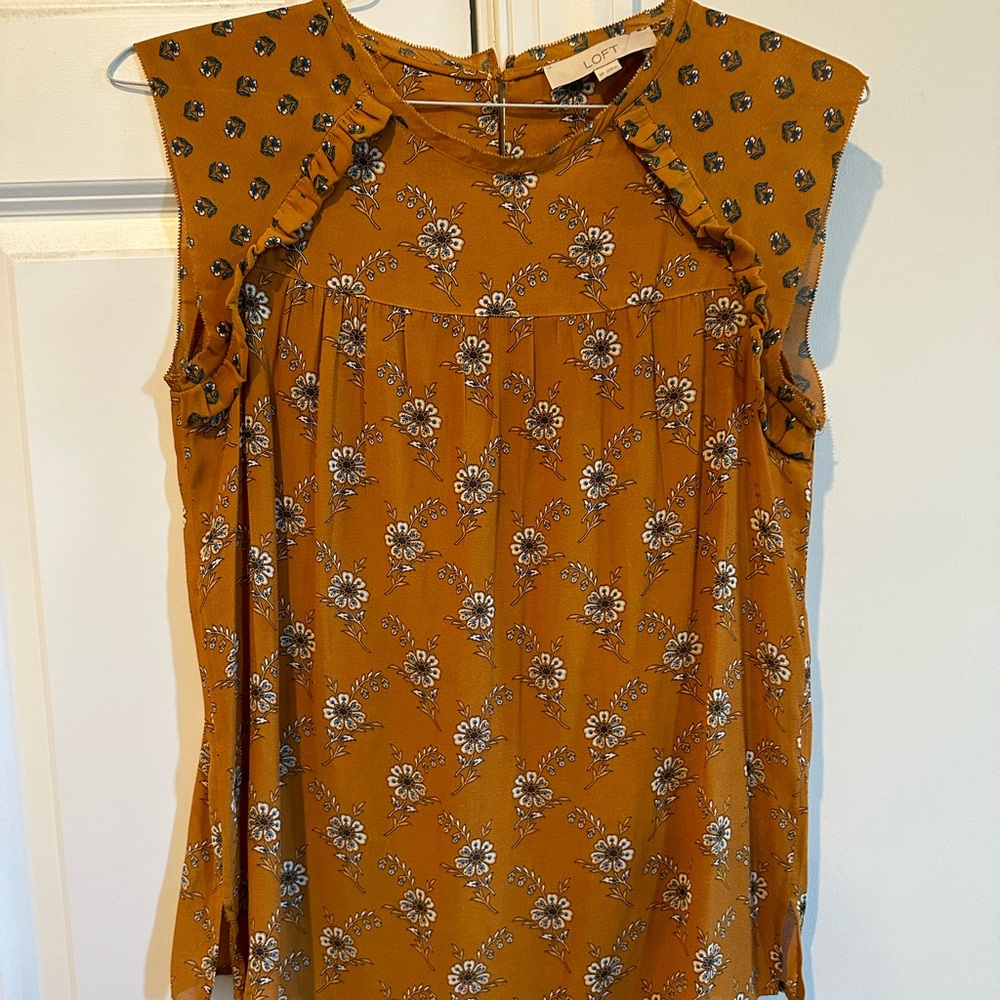 Loft sleeveless top in XS